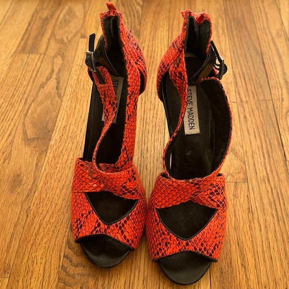 Snake print high heels - Picture 1 of 5